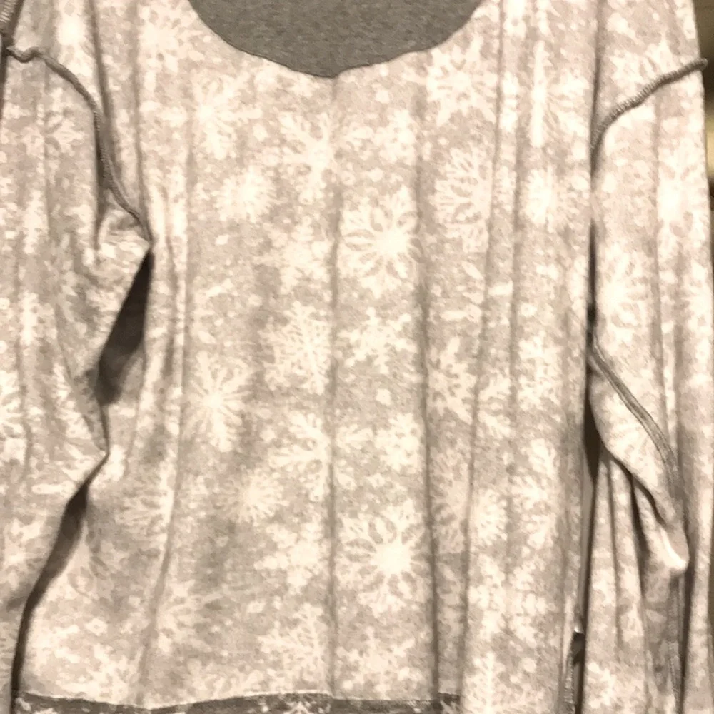 Very soft, gray P.J. Set, dancing snowflakes on both sides - Picture 4 of 6